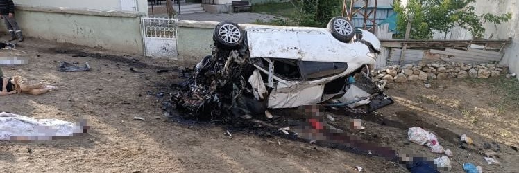 HORASAN'DA TRAFİK KAZASI: 3 ÖLÜ, 4 YARALI