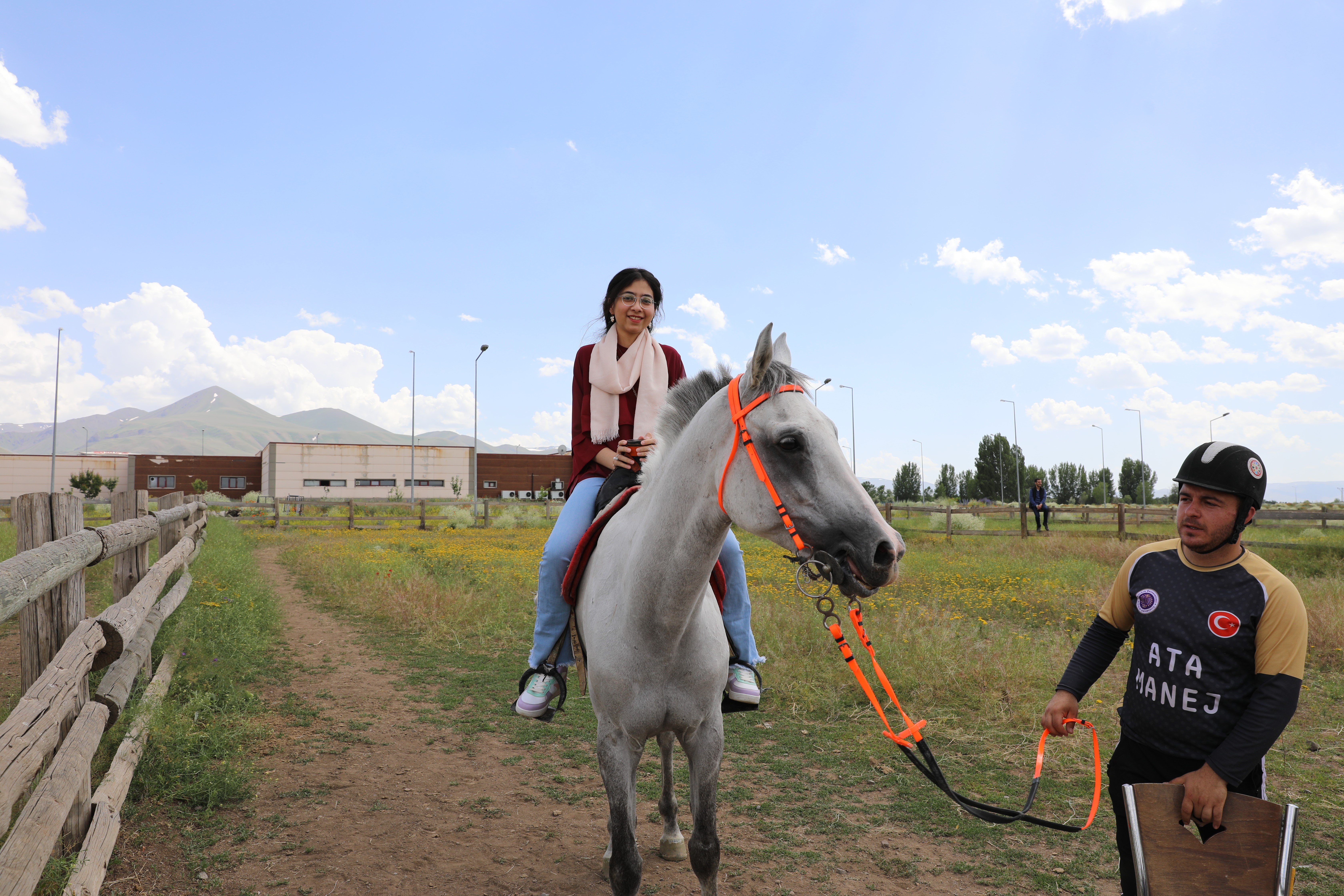 ERZURUM’DA ÖĞRENCİLER, BİNİCİLİK MANEJ ALANINDA YAŞADI