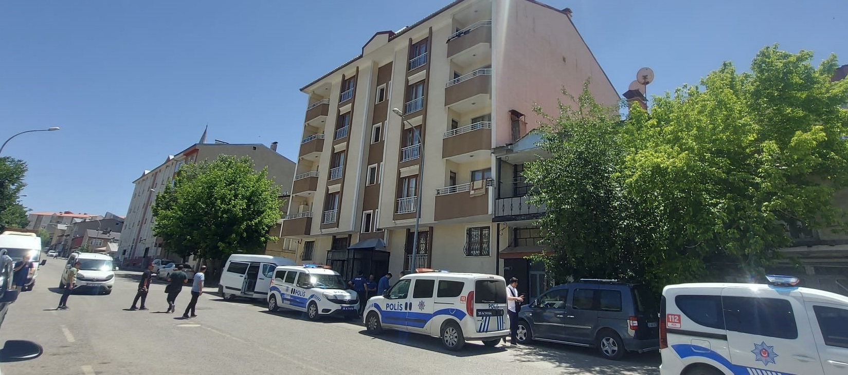 ERZURUM'DA 13 YAŞINDAKİ ÇOCUK SİLAHLA KAZARA KUZENİNİ VURDU