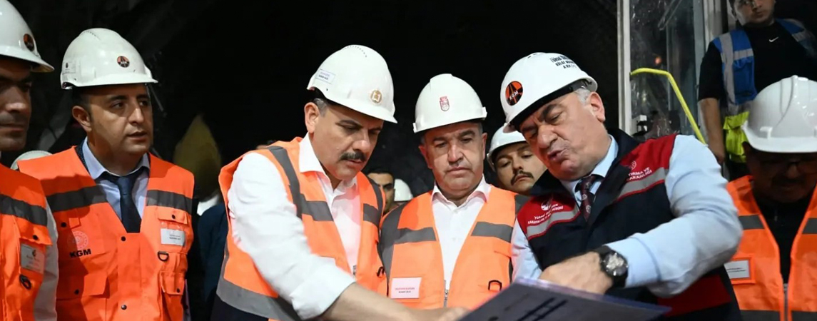 ERZURUM VALİSİ MUSTAFA ÇİFTÇİ KOP TÜNELİ EKİPLERİNİ ZİYARET ETTİ